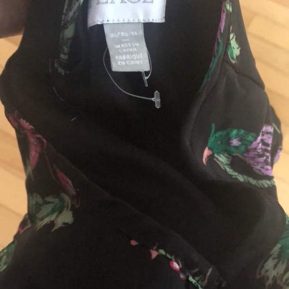Im selling clothes that I don’t wear anymore ( I am sorry I speak french haha). - Picture 8 of 8
